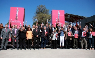 Emotiva entrega de los premios san salvador 2022