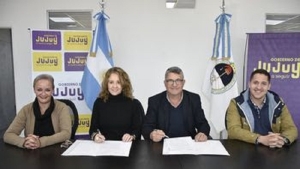Firma de contrato para la construcci&oacute;n de nuevos Jardines Maternales en la provincia