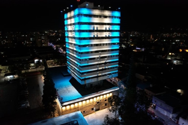 Un &iacute;cono urbano que se renueva: iluminaci&oacute;n ornamental del palacio de tribunales