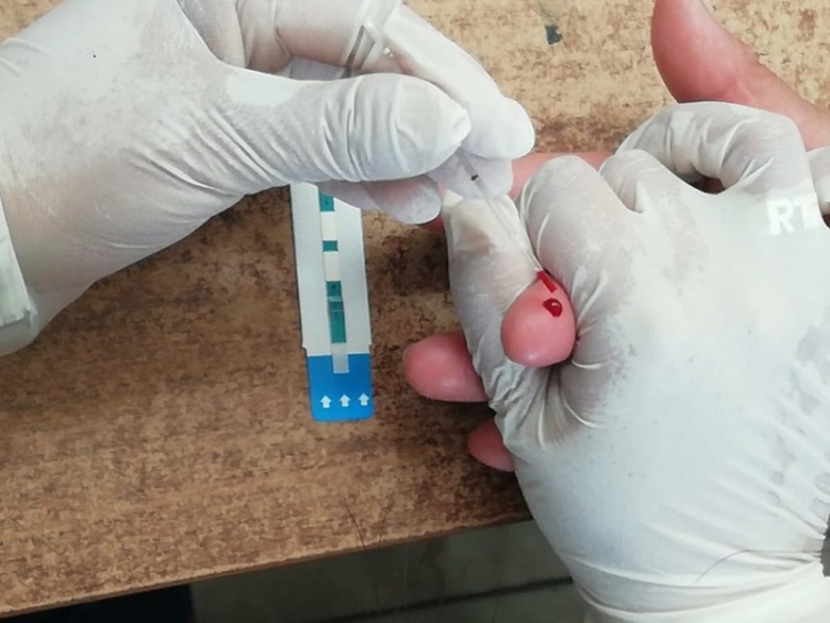 Atenci&oacute;n y medicaci&oacute;n garantizada para personas con VIH &ndash; sida