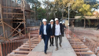 Morales y Sadir visitaron la obra del Centro Cultural Lola Mora