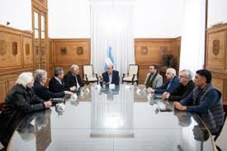 Francos recibi&oacute; a gremios energ&eacute;ticos para desactivar el rechazo del sector al Impuesto a las Ganancias
