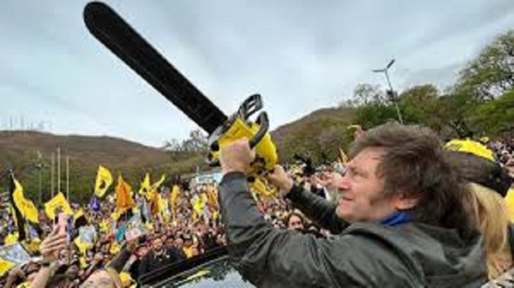 El Gobierno oficializ&oacute; la disoluci&oacute;n y transformaci&oacute;n de 21 organismos p&uacute;blicos para "reducir el d&eacute;ficit"