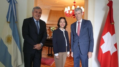 Morales y los embajadores de Suiza y Francia compartieron su visi&oacute;n de futuro con desarrollo sustentable