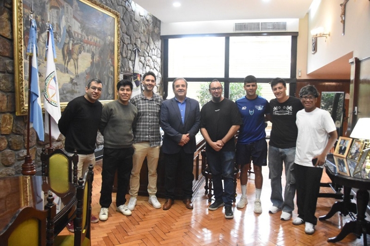 Bernis recibi&oacute; al equipo juje&ntilde;o que competir&aacute; en la clasificaci&oacute;n nacional de Phygital F&uacute;tbol