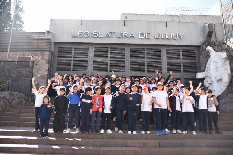 Alumnos de la Escuela Bernardo Monteagudo visitaron la Legislatura