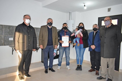 Se entregaron las primeras 50 viviendas de "Aires del Alto"