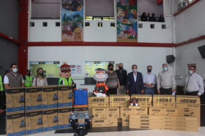 Ambiente contin&uacute;a entrega de equipamiento para el abordaje del dengue