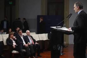 El Gobierno anunci&oacute; una reforma migratoria: endurecimiento para obtener las residencias y expulsiones