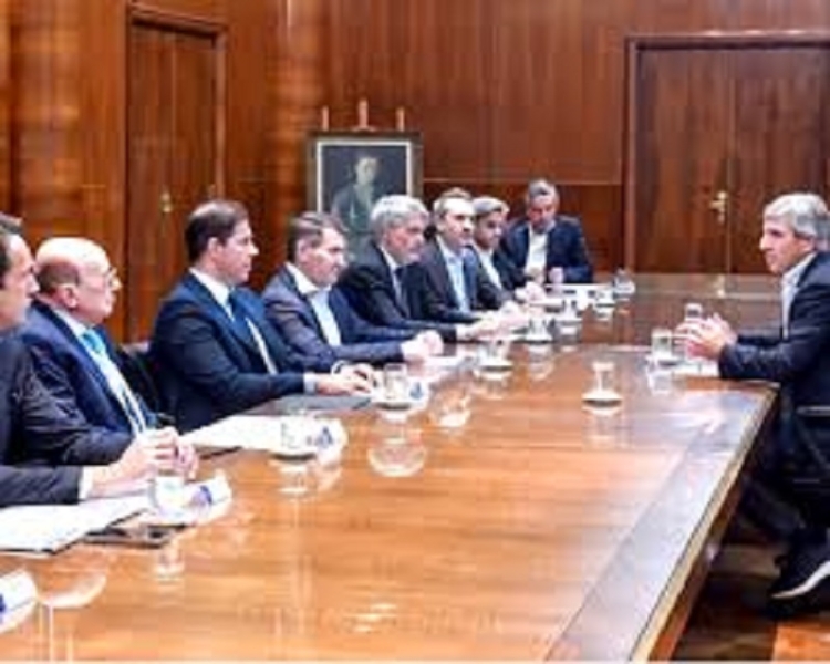 Caputo pide a supermercados no convalidar aumentos y reafirma la estrategia econ&oacute;mica del Gobierno