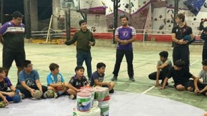 Pintando el Polideportivo 23 de Agosto de la UNJu