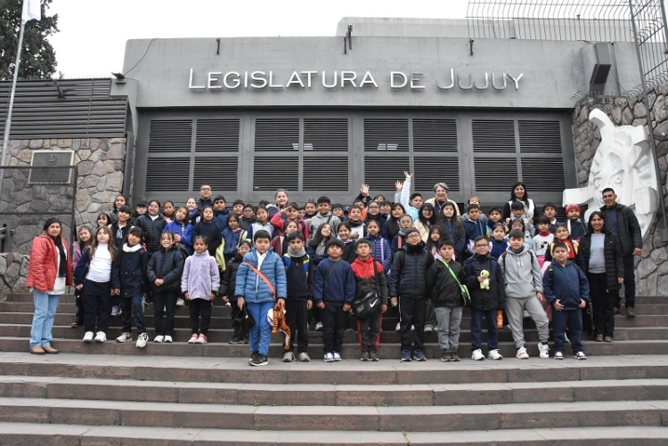 Estudiantes de la Escuela Primaria N&deg; 223 visitaron la Legislatura