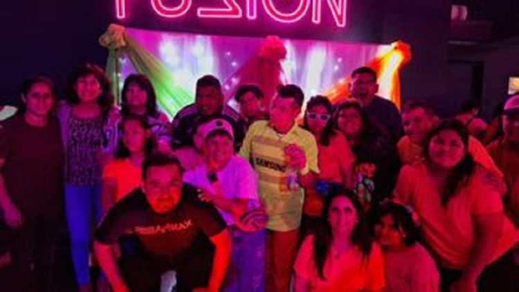 Matin&eacute; Fluor Fest para j&oacute;venes y adultos con discapacidad