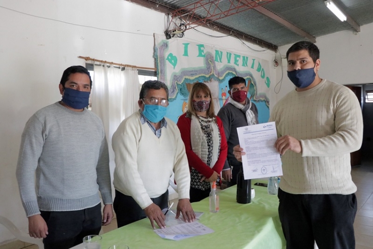 Funcionarios municipales se reunieron con vecinos de Carahunco