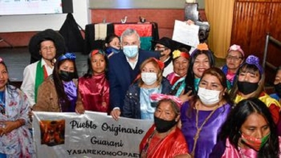 El gobernador entreg&oacute; financiamiento a comunidades guaran&iacute;es que trabajan en econom&iacute;a circular