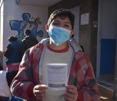 Covid-19. Inicia vacunaci&oacute;n con segunda dosis de Moderna a adolescentes con factores de riesgo