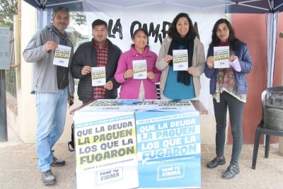 Leila Chaher recorri&oacute; los barrios de la capital juntando firmas para que la deuda del FMI la paguen los que la fugaron