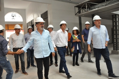 Carlos Sadir recorri&oacute; la obra del Mercado Central