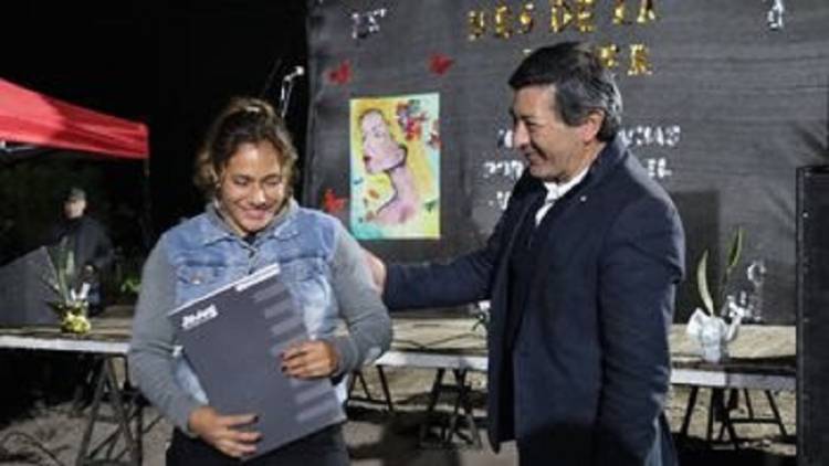 Jujuy H&aacute;bitat en El Carmen: certificados para las familias del B&ordm; 8 de Marzo