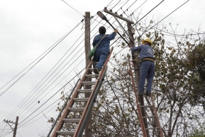 El municipio contin&uacute;a mejorando la iluminaci&oacute;n en los barrios