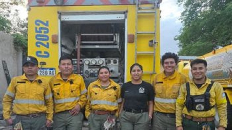 Intenso trabajo para contener el incendio "El Poste"