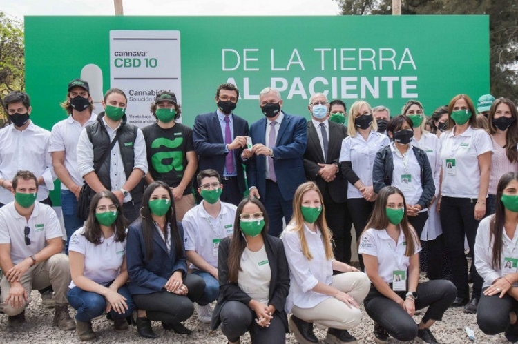 Morales entreg&oacute; el primer lote de aceite de cannabis medicinal producido en Jujuy y el pa&iacute;s