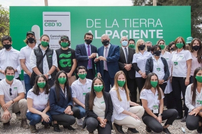 Morales entreg&oacute; el primer lote de aceite de cannabis medicinal producido en Jujuy y el pa&iacute;s