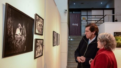 Sadir asisti&oacute; a la inauguraci&oacute;n de la Muestra "Sobre una Mujer"