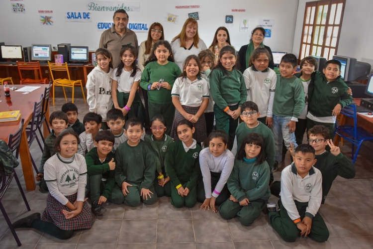 Ledesma acompa&ntilde;a la educaci&oacute;n con programas innovadores