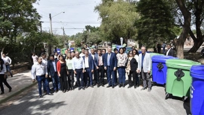 Gerardo Morales entreg&oacute; contenedores para la separaci&oacute;n de residuos