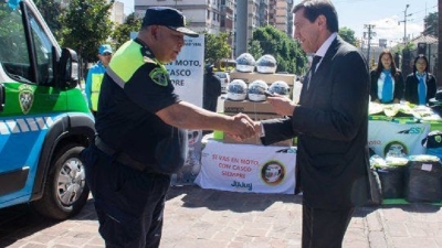 Sadir entreg&oacute; un veh&iacute;culo e indumentaria para mejorar la seguridad vial