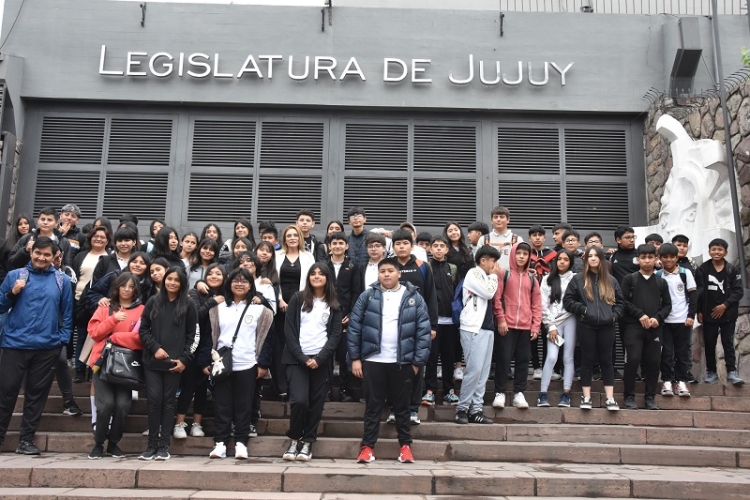 La Legislatura recibi&oacute; la visita de alumnos de la escuela secundaria N&ordm; 68 de Perico