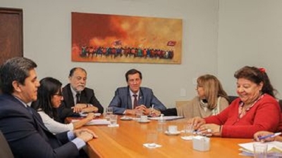 Sadir y los gremios contin&uacute;an en la mesa de di&aacute;logo