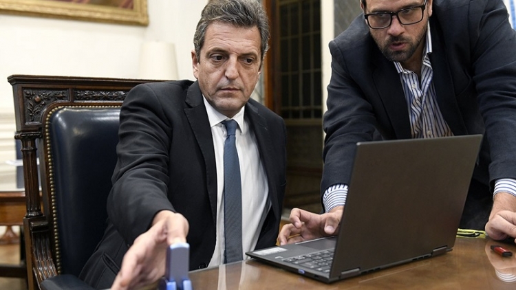 Massa firm&oacute; las leyes de Donaci&oacute;n de Plasma, Fibrosis Qu&iacute;stica y Recetas Digitales