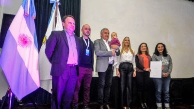 Morales rindi&oacute; homenaje y descubri&oacute; la placa del Cine Audit&oacute;rium "Julio Lencina"