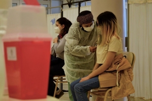 Covid-19. Adolescentes de 12 a 17 a&ntilde;os con factores de riesgo podr&aacute;n recibir dosis de Moderna en el VacuM&oacute;vil