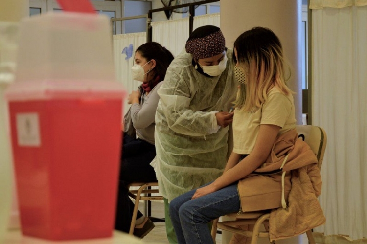 Covid-19. Adolescentes de 12 a 17 a&ntilde;os con factores de riesgo podr&aacute;n recibir dosis de Moderna en el VacuM&oacute;vil