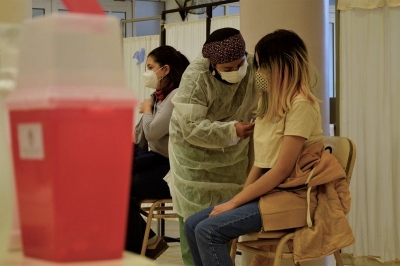 Covid-19. Adolescentes de 12 a 17 a&ntilde;os con factores de riesgo podr&aacute;n recibir dosis de Moderna en el VacuM&oacute;vil