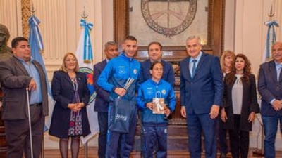 Morales distingui&oacute; a "Las Murci&eacute;lagas", campeonas mundiales de f&uacute;tbol femenino para ciegas