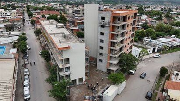 Carlos Sadir recorri&oacute; las obras de las Torres de Luj&aacute;n que registran un avance del 70%