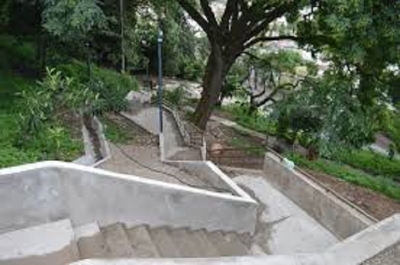 Obras de puesta en valor de escaleras urbanas en San Salvador: siete, en plena ejecuci&oacute;n