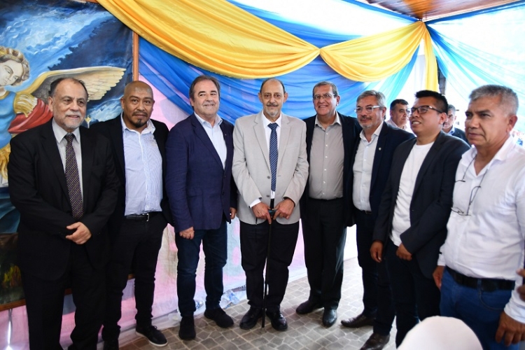 Bernis acompa&ntilde;&oacute; las honras a San Miguel Arc&aacute;ngel en Yuto