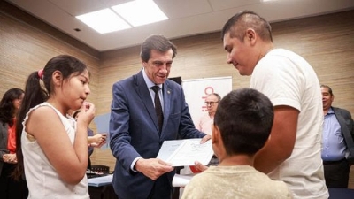 Entrega de escrituras: m&aacute;s de 50 familias ya son propietarias leg&iacute;timas de sus lotes