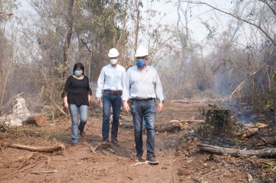 Morales recorri&oacute; las zonas afectadas por los incendios