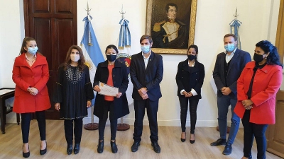 Empoderadas : entregan $2.500.000 a emprendedoras