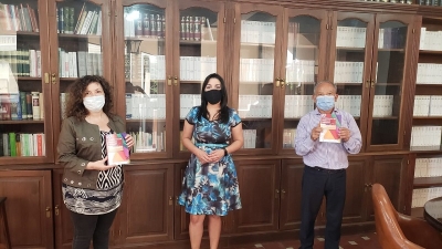 Entrega de compendios de derecho ind&iacute;gena a autoridades provinciales